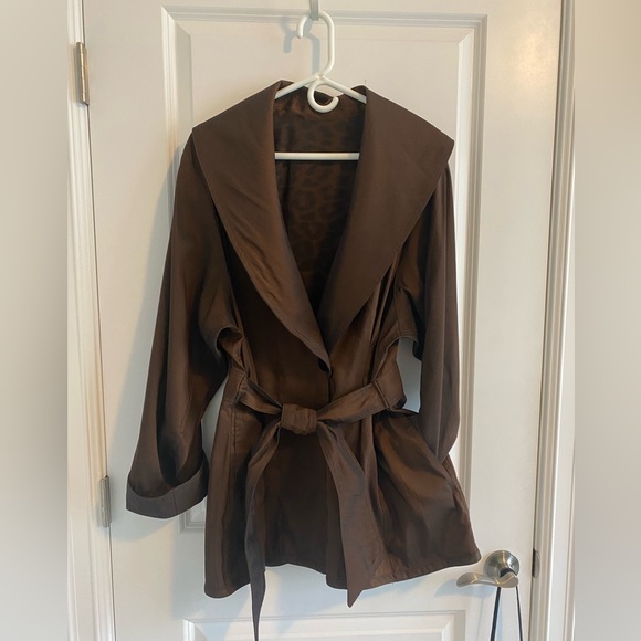 Reversible bronze/leopard 🐆 print peplum style rain or light weight jacket - Picture 5 of 6